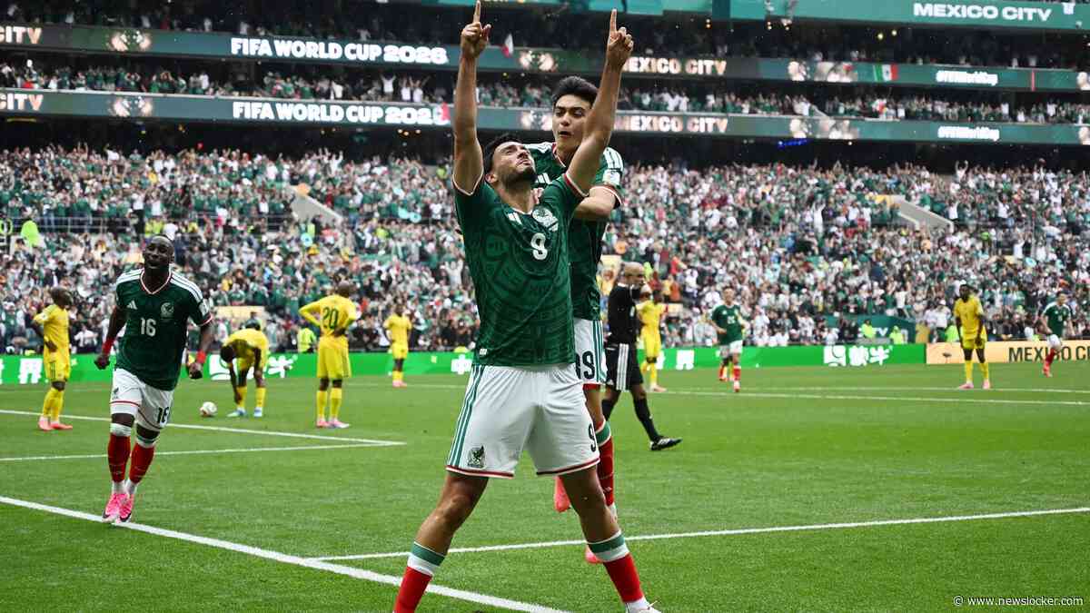 Prachtig beeld: jongste debutant ooit troost geëmotioneerde veteraan Raul Jimenez bij openingsduel WK 2026