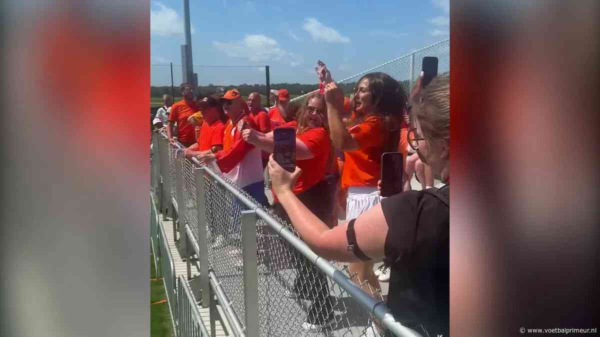 Fans steunen Oranje massaal bij training in Kansas City: 'Van links, naar rechts'