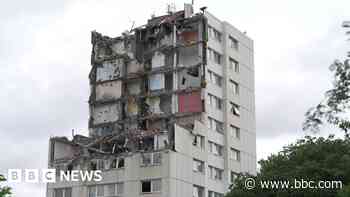 'End of an era' as tower demolished for new homes