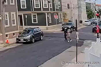 Boston lemonade stand robbed at gunpoint; robbers flee and remain at large
