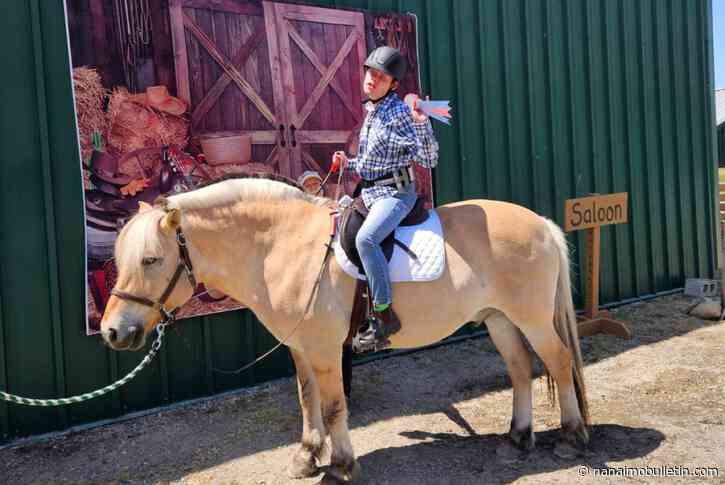 Vancouver Island community mourns loss of beloved therapeutic horse