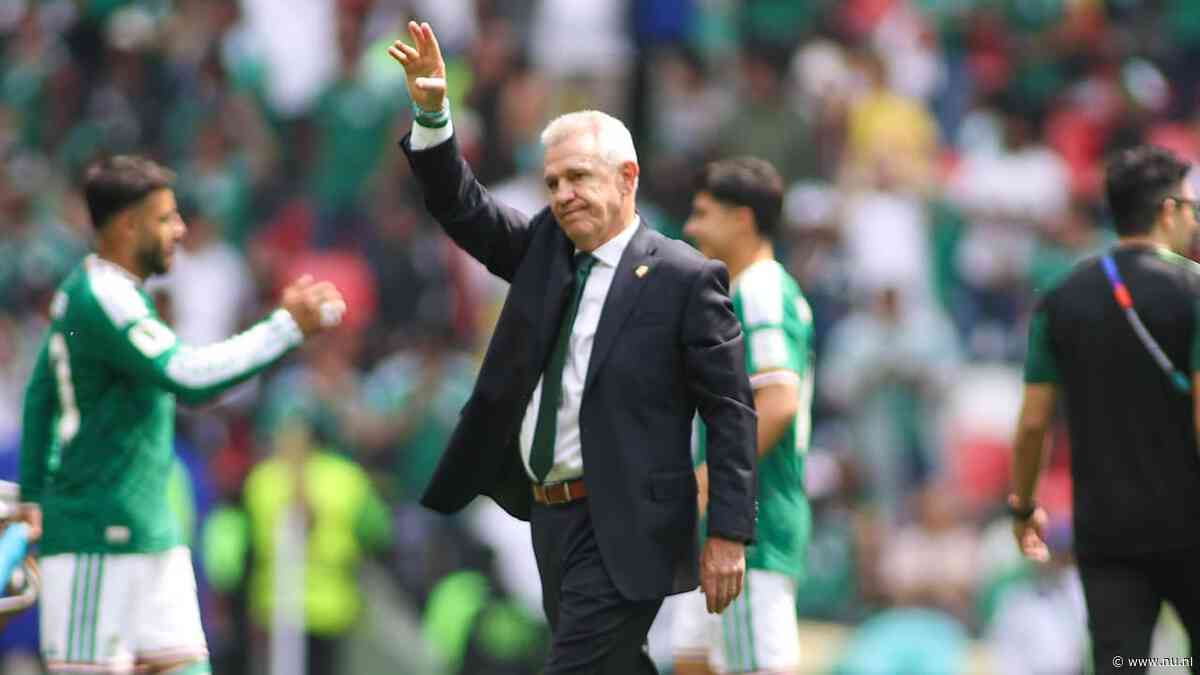 Bondscoach Mexico merkte zenuwen bij eerste WK-duel: 'Drie spelers kregen kramp'