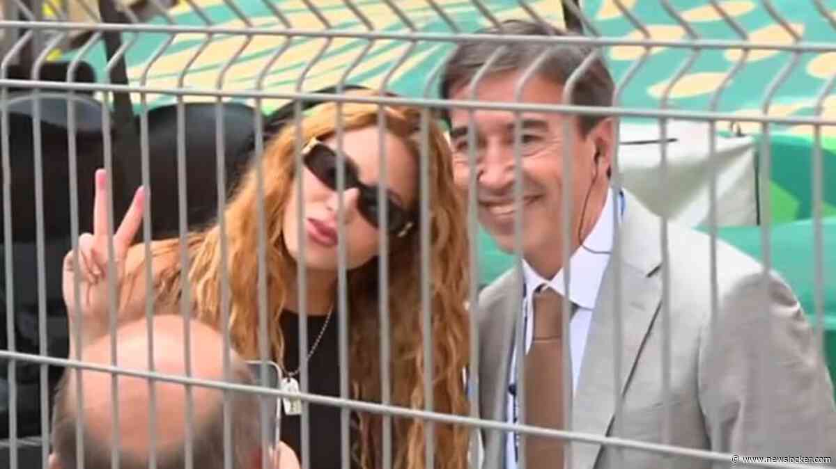 WK 2026: Argentijnse journalist gaat viral nadat hij tijdens uitzending wegloopt en met zangeres Shakira op de foto gaat