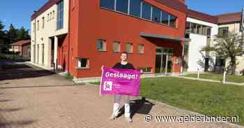 Joep (17) had een hersentumor, werd in december voor het laatst behandeld en is nu tóch geslaagd: ‘Het was echt een opluchting’