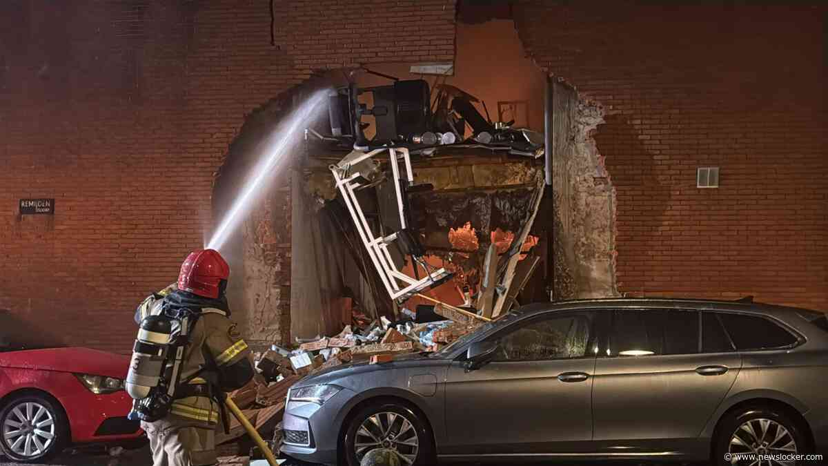 Explosie en grote brand onder flatgebouw in Amsterdam, meerdere gewonden