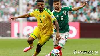 Mexico scores early, late in shutout win over South Africa in red card-filled World Cup opener