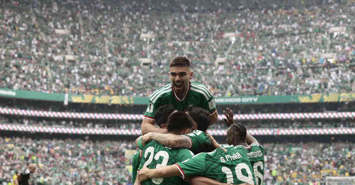 Met een spectaculair voetbalfeest begint het WK in Mexico, waar even geen ruimte is voor de problemen in het land