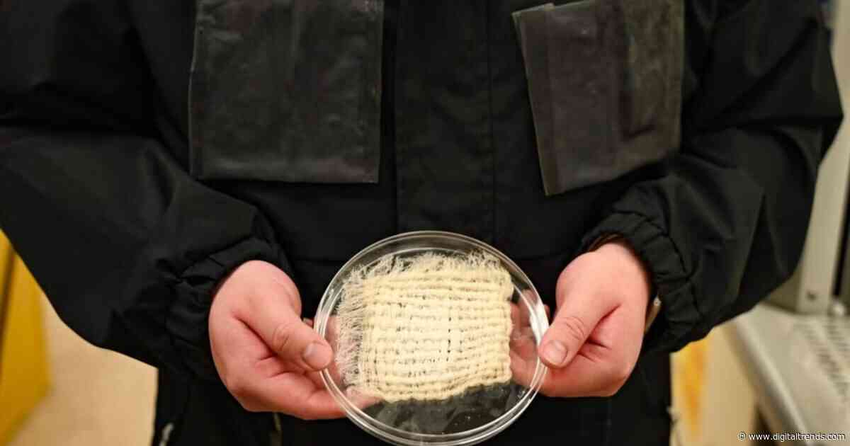 This jacket pulls drinking water straight from the air