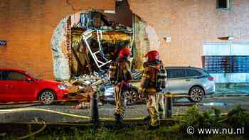 Meerdere gewonden na explosie en grote brand bij flat in Amsterdam