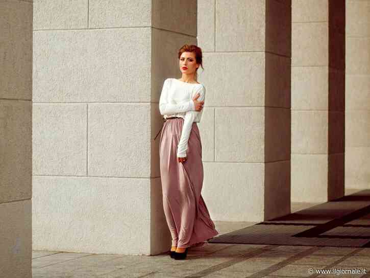 Gonne lunghe, dalla scarpa col tacco alle sneakers: come completare il look