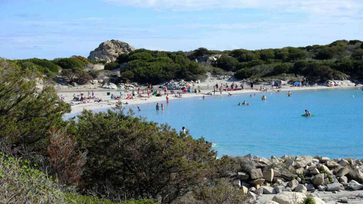 Italien-Eklat um Traumstrand: Sonnenschirme verboten, 10 Euro Eintritt – trotz Kritik bleibt Gemeinde hart
