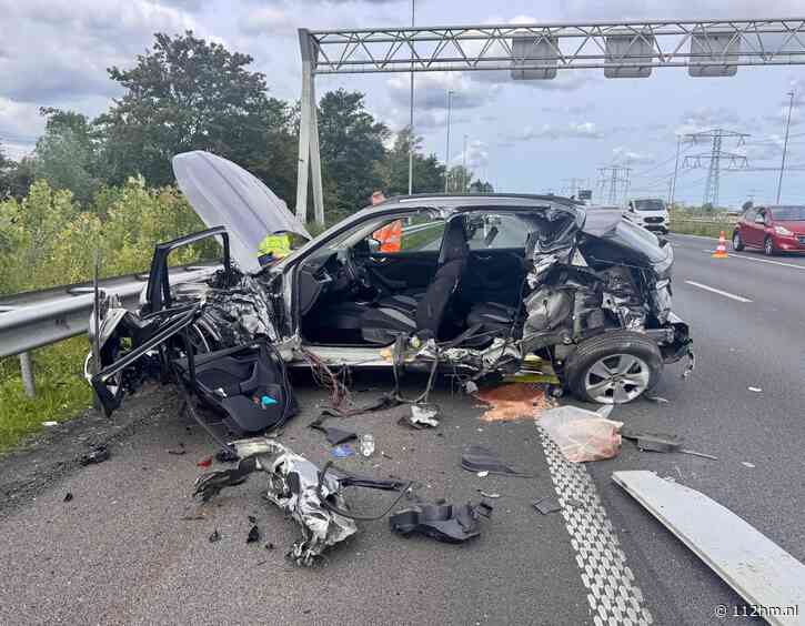 Stilstaande auto op vluchtstrook aangereden op A12 bij Zevenhuizen