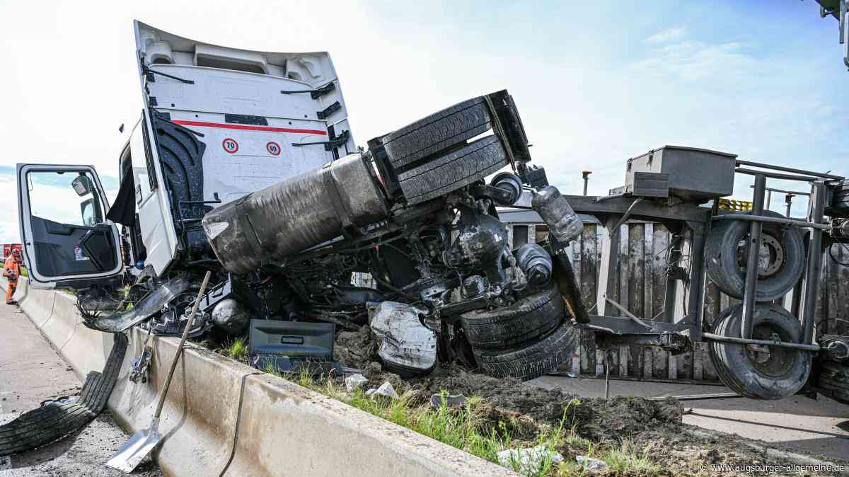 Unfall auf der A8: Lastwagen gerät wegen geplatztem Reifen ins Schleudern und durchbricht Leitplanke