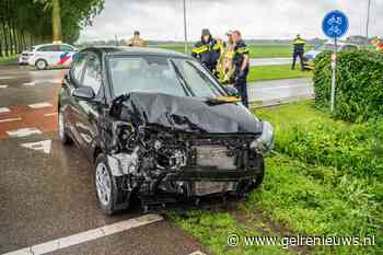 Auto belandt in greppel na vermoedelijk voorrangsfout