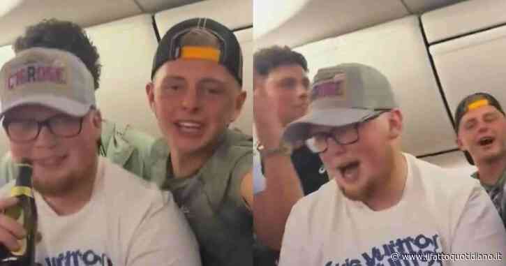 Passeggeri trasformano il volo Ryanair in una discoteca: nel corridoio tra balli, cori, alcol. Poi una lite a bordo interrompe bruscamente l’atmosfera