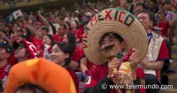 Con bigote y sombrero: aficionados coreanos cantan Cielito Lindo y conquistan Guadalajara