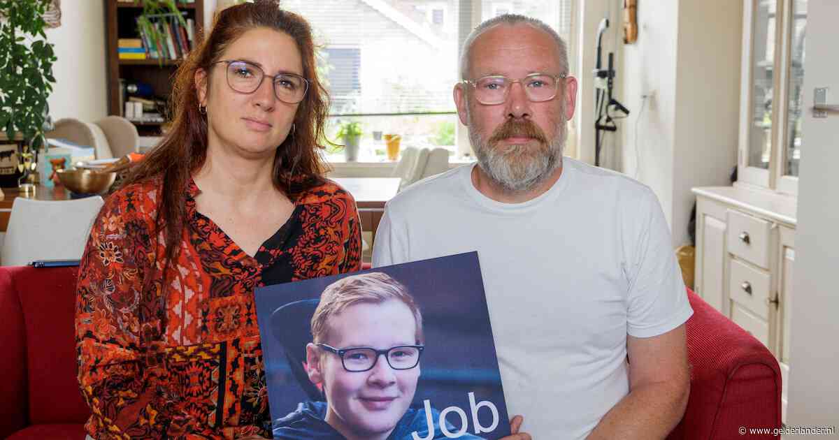 Job (15) uit Wageningen regelt zijn eigen uitvaart: Boef, twee Lamborghini’s en véél vuurwerk
