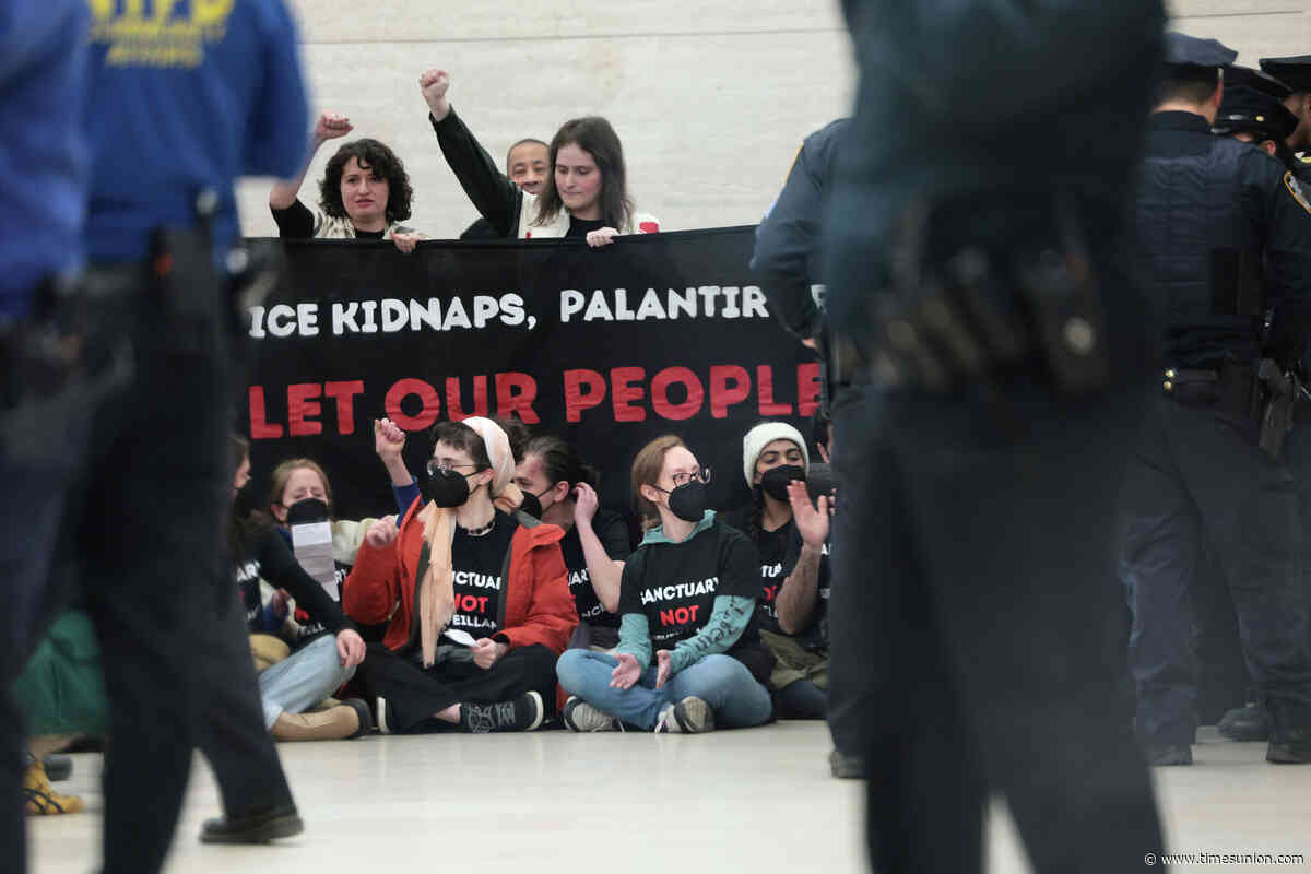 NY comptroller hopefuls held ICE-linked stocks they now criticize