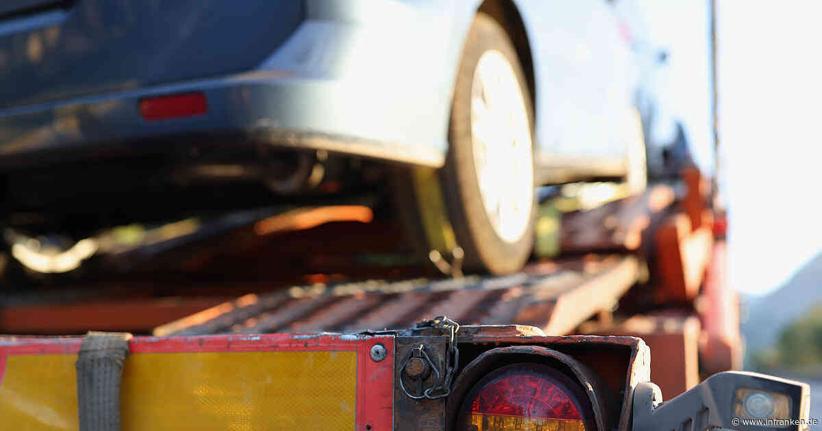 Kreis Kitzingen: Junge Fahrerin (23) bei Unfall auf B8 schwer verletzt