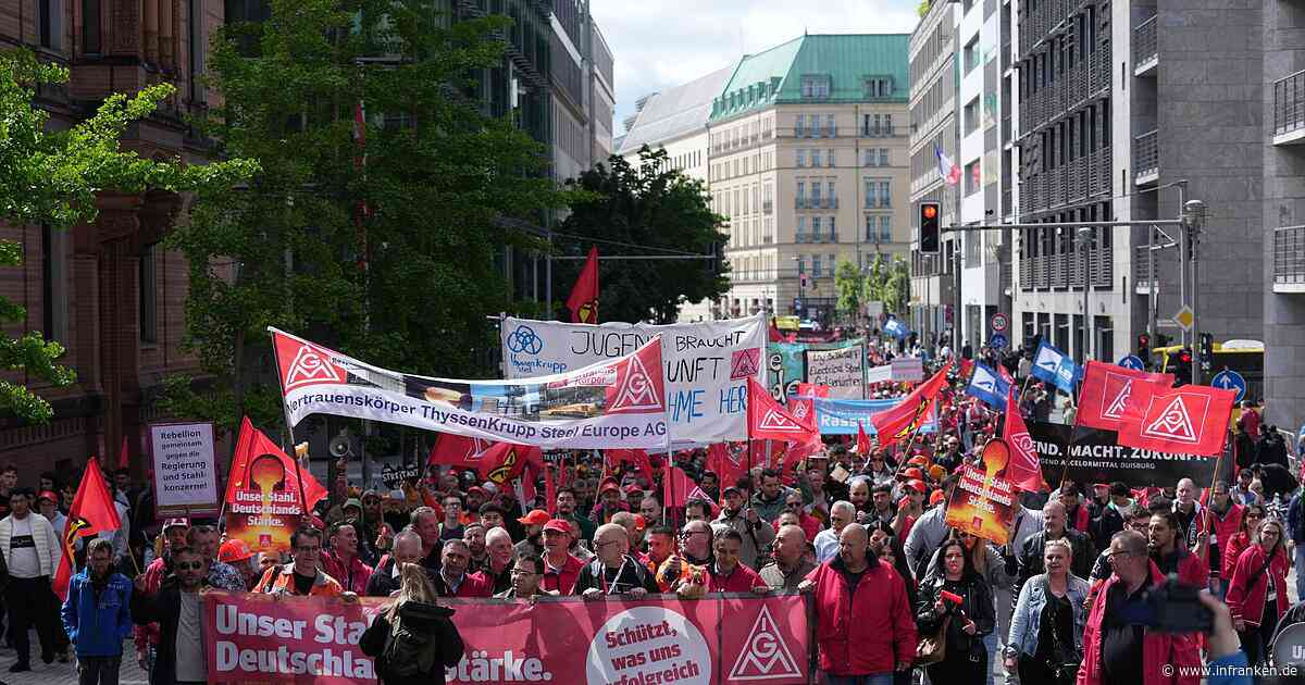 Protest in Berlin: IG Metall bangt um Zehntausende Stahljobs