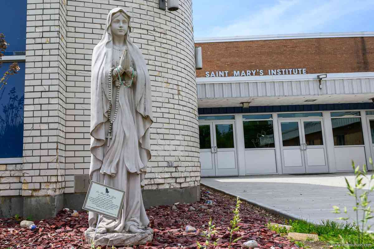 Free private school is drawing students to St. Mary’s Institute in Amsterdam