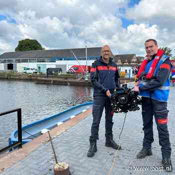Brandweer test nieuwe onderwaterdrone: 'Ik bestuur hem met een Xbox-controller'