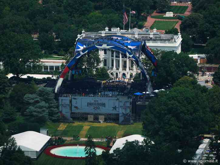 Trump festeggia 80 anni alla Casa Bianca: gabbia dei gladiatori, arena da 60 milioni di dollari e uno show senza precedenti