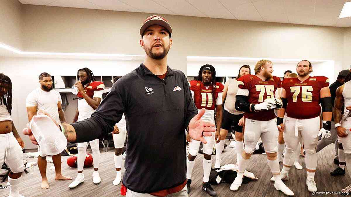 Former Alabama QB AJ McCarron goes absolutely berserk on his UFL team during furious halftime rant