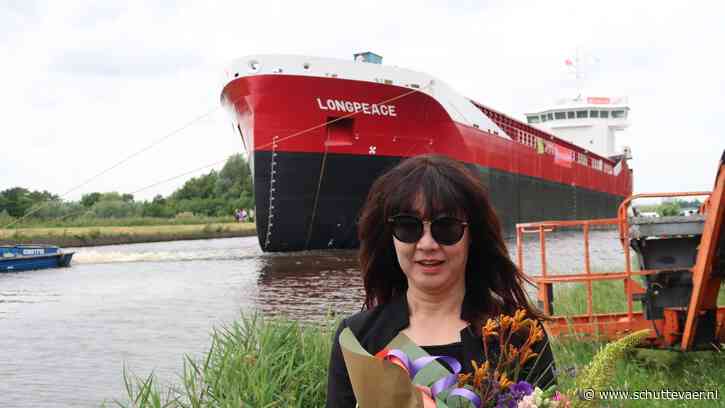 Longpeace te water, Longpride op transport naar open water