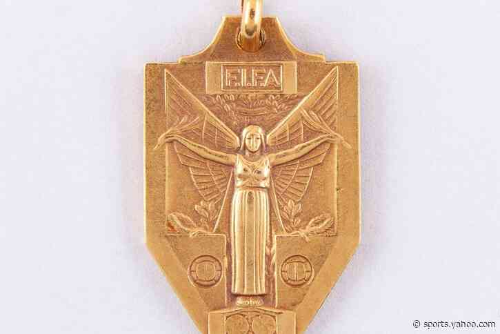 Pele’s World Cup medal to go under the hammer alongside classic memorabilia