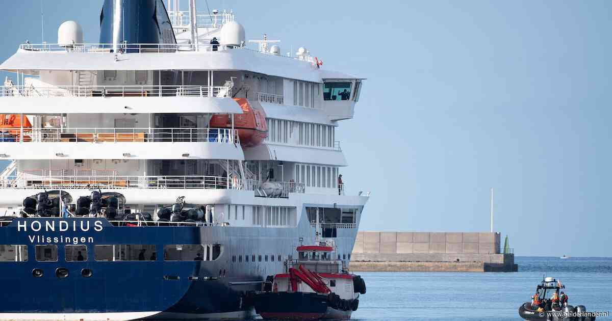 Cruiseschip Hondius vaart weer uit na uitbraak hantavirus aan boord