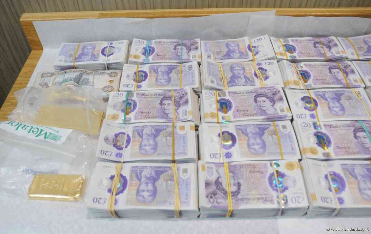 Moment police raid east London money store as they seize £2.5 million in cash and gold
