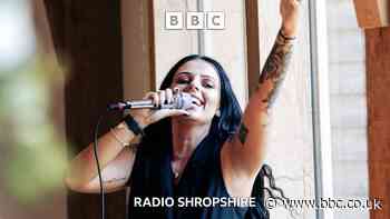 The inappropriate wedding singer