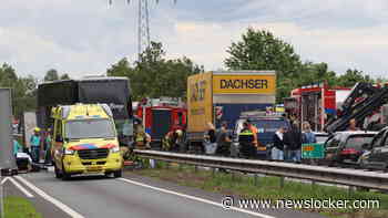 Inzittende auto overleden na aanrijding met touringcar in Almelo
