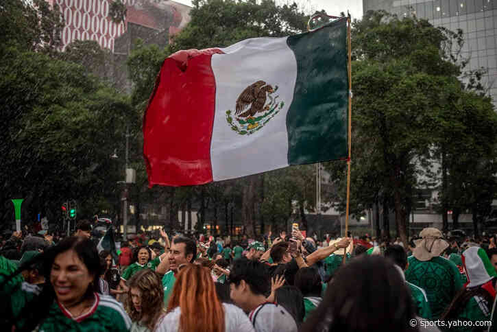 🤣 Mexico's most viral fan is... a duck!