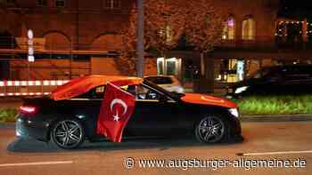 „Gehen danach direkt zur Arbeit“: Das sagen Türkei-Fans in Augsburg zu den frühen Anstoßzeiten