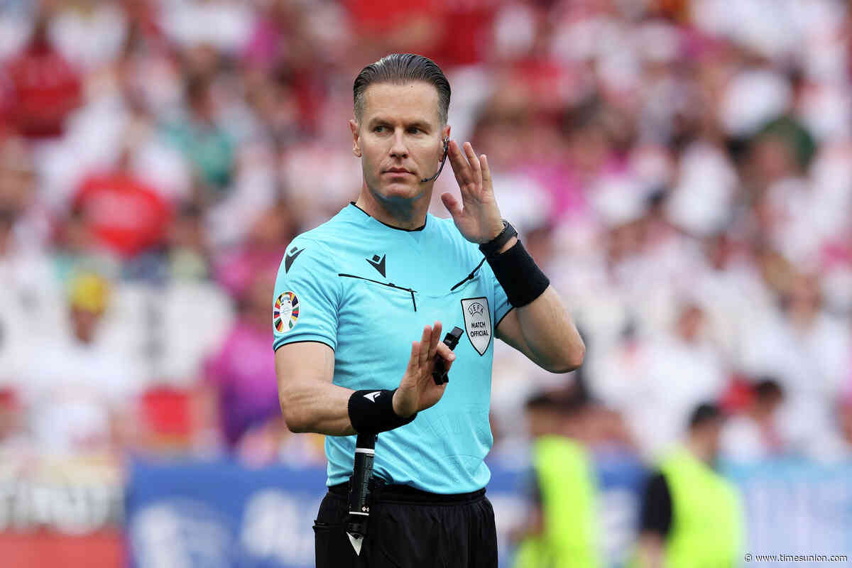 Stoppage time explained: Here's why World Cup soccer games almost never end at 90 minutes