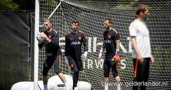 Doelman Bart Verbruggen op besloten training van Oranje voor duel met Japan