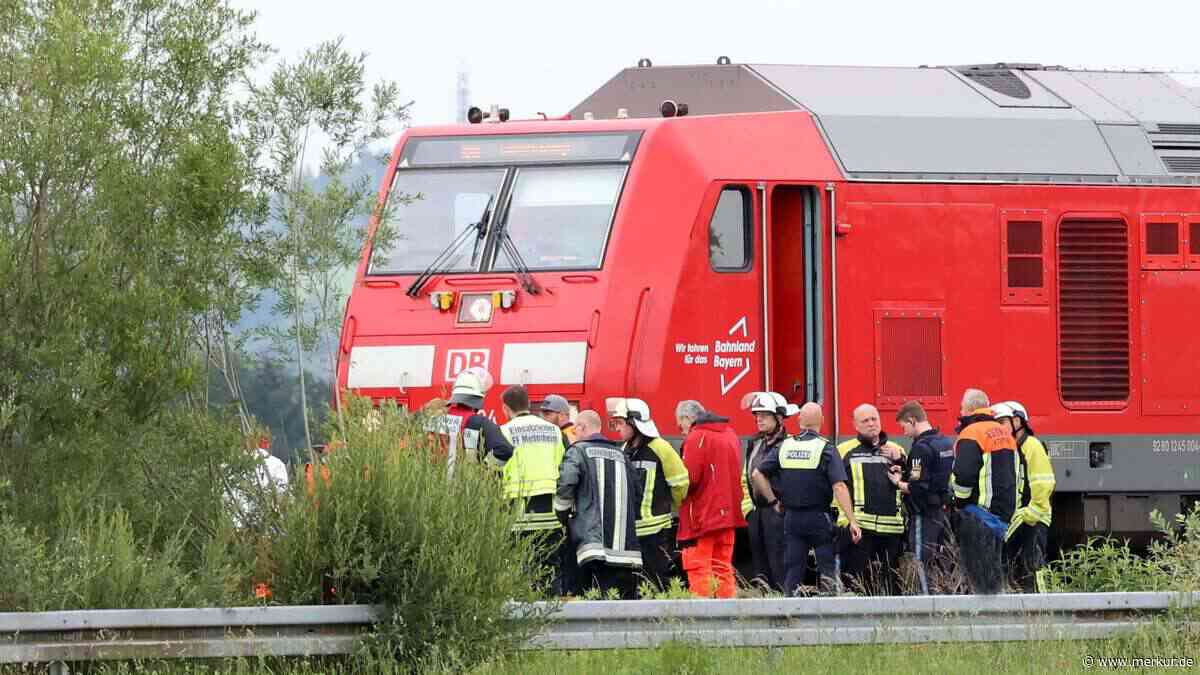 Notarzt-Einsatz in Oberbayern: Wichtige Bahnstrecke nach München gesperrt – SEV eingerichtet