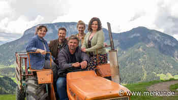 Grillparty zum runden Geburtstag: „Bergdoktor“-Star teilt private Schnappschüsse – Serienkollegin feiert mit