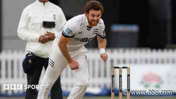 Middlesex all-rounder Higgins out for two months