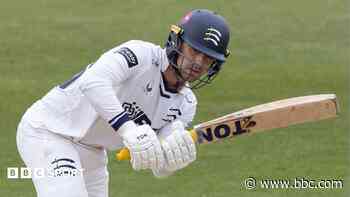Middlesex and Worcs in tight tussle on day one