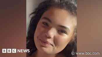 Murder accused 'sped away' as pregnant teen fell, jury told