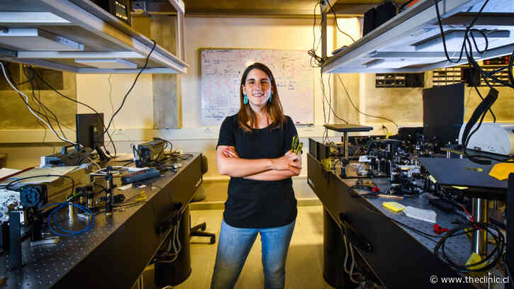 Carla Hermann, la científica chilena que fue nominada a prestigioso premio internacional por su aporte a la educación y divulgación cuántica