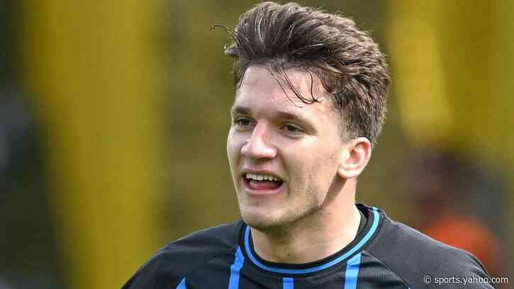 Arsenal consider move for Greek forward Tzolis
