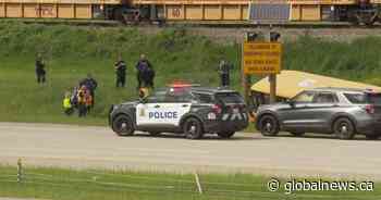 4 students taken to hospital after school bus crashes into ditch in Edmonton