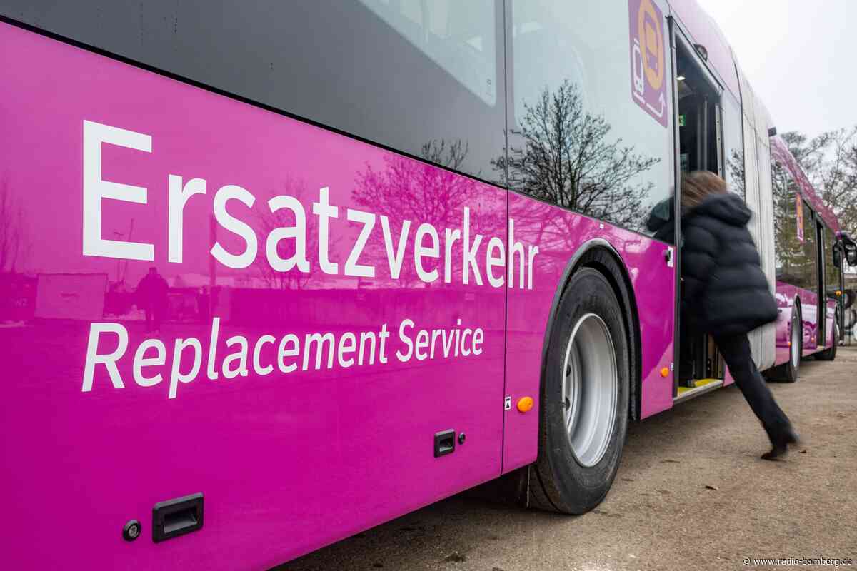 Bahn-Sanierung: Im purpurfarbenen Bus durch Ostbayern