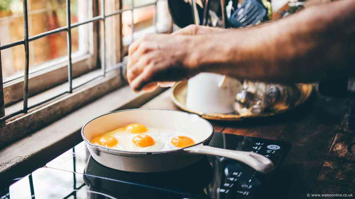 Professional chef says fried eggs are perfect every time if you add one thing to pan