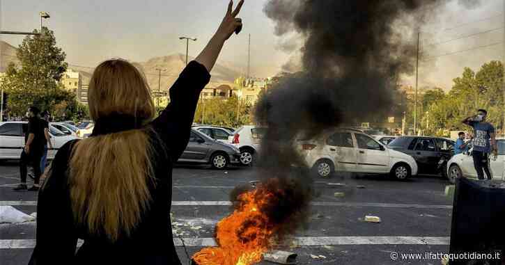 Sequestrate ciocche di capelli provenienti dall’Iran. E se fossero delle giovani manifestanti uccise?