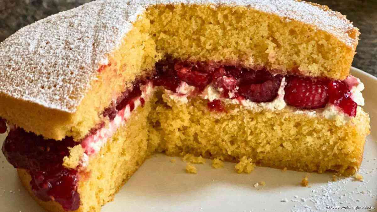Mary Berry’s and James Martin’s Victoria sponge cake recipes are simple — but 1 is tastier